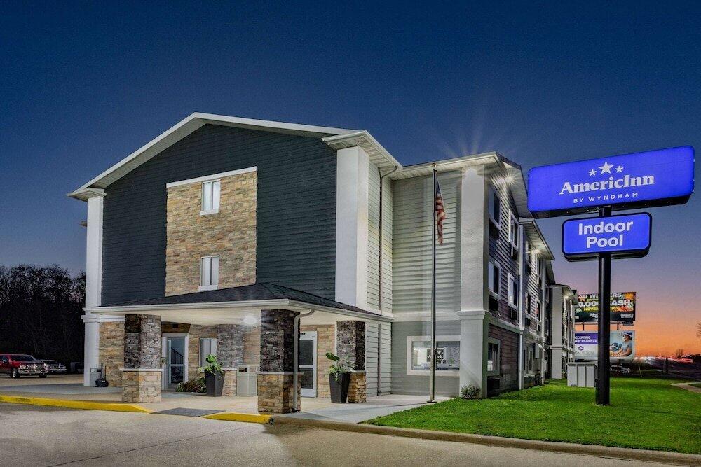 Foto del exterior de Hotel AmericInn by Wyndham Quincy