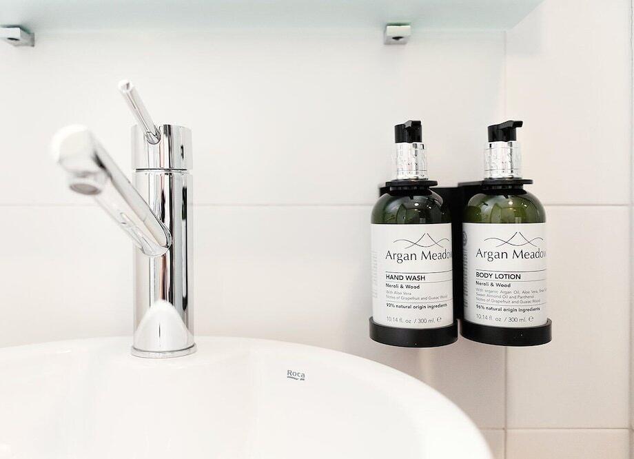 Foto del baño de Okako Hotel