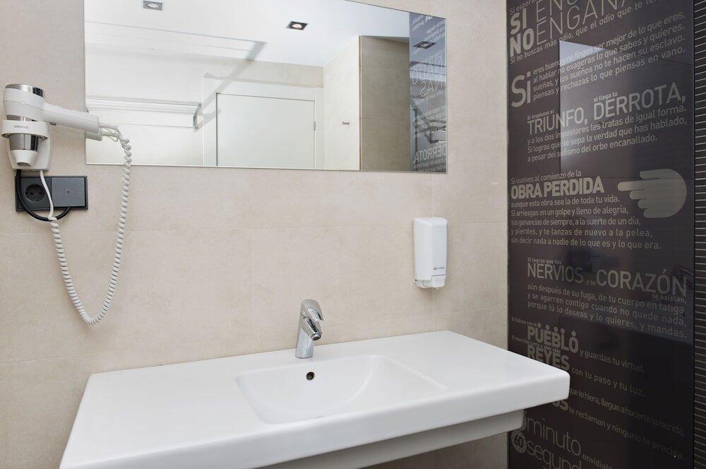 Foto del baño de Hostal Un Punto Chic-Joaquin Costa