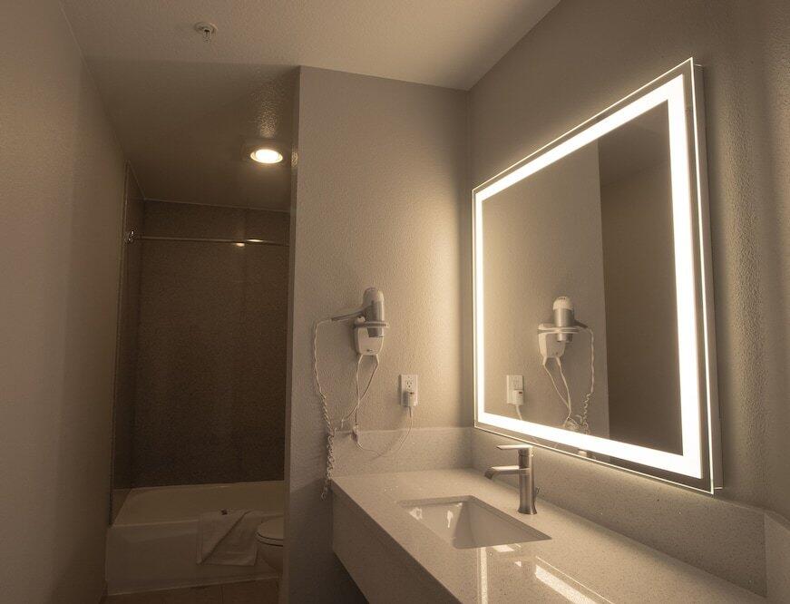 Foto del baño de Hotel Days Inn by Wyndham Carlsbad