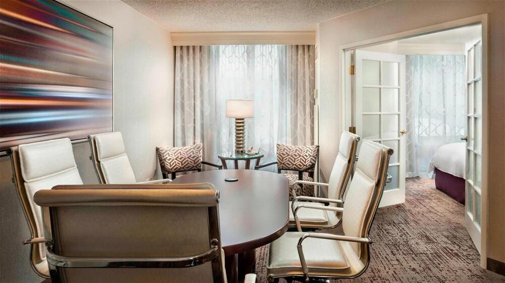 Photo – Hotel Chicago Marriott Suites Deerfield