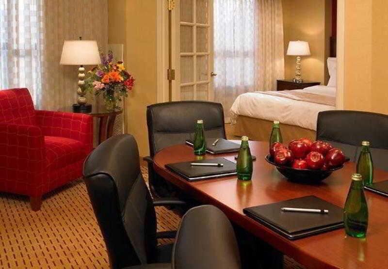 Photo – Hotel Chicago Marriott Suites Deerfield
