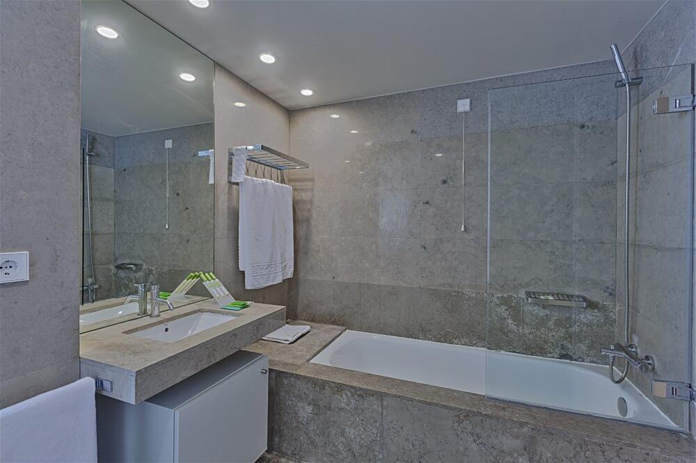 Foto del baño de Aparthotel Aqualuz Troia Rio by The Editory