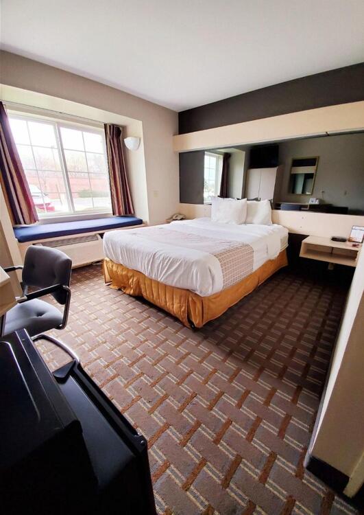 Foto de una habitación de Hotel Americas Best Value Inn &amp;amp; Suites Racine