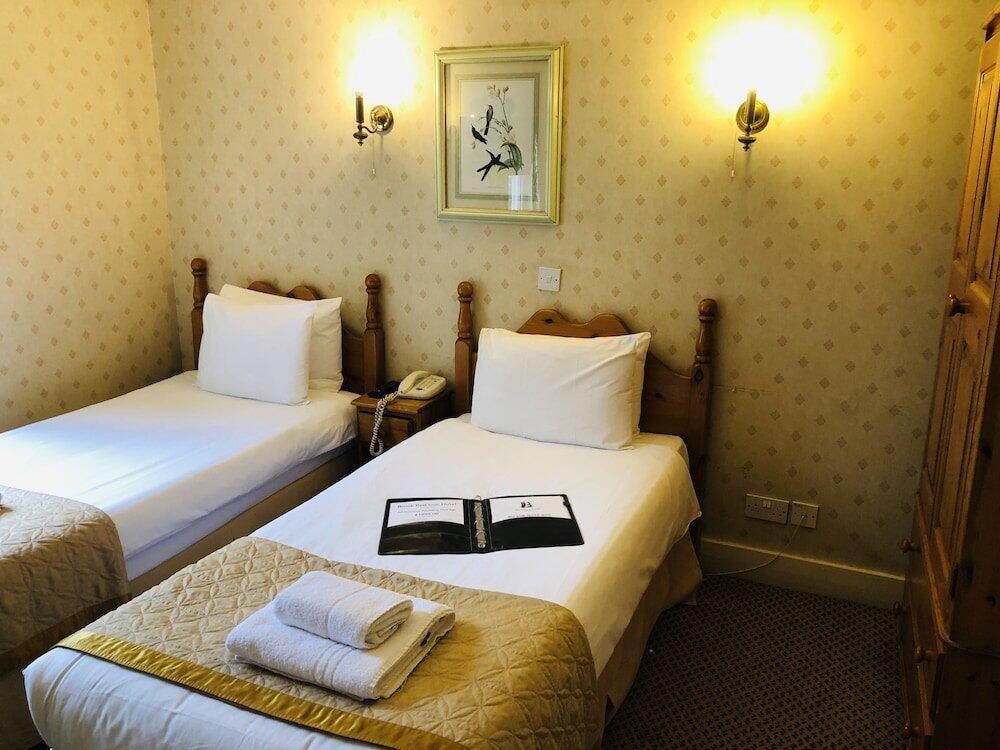Foto de una habitación de Brook Red Lion Hotel