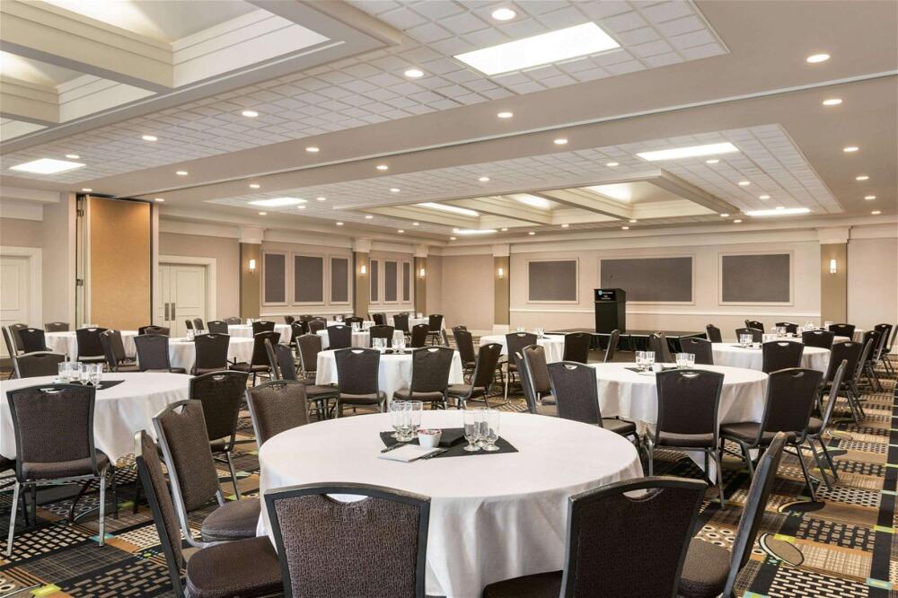 Foto de los servicios de Royal Hotel Calgary, Trademark Collection by Wyndham