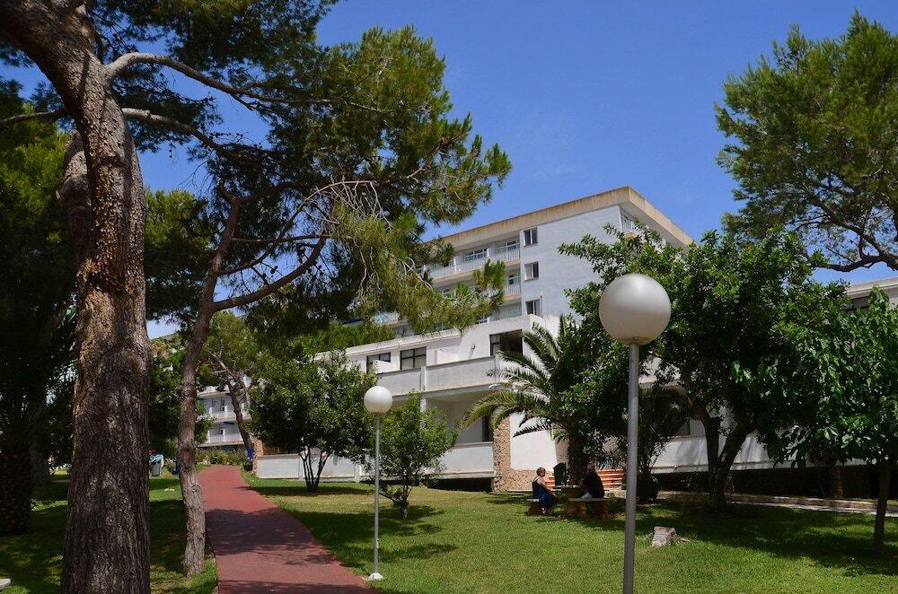 Foto del entorno de Hotel AluaSun Cala Antena - All Inclusive