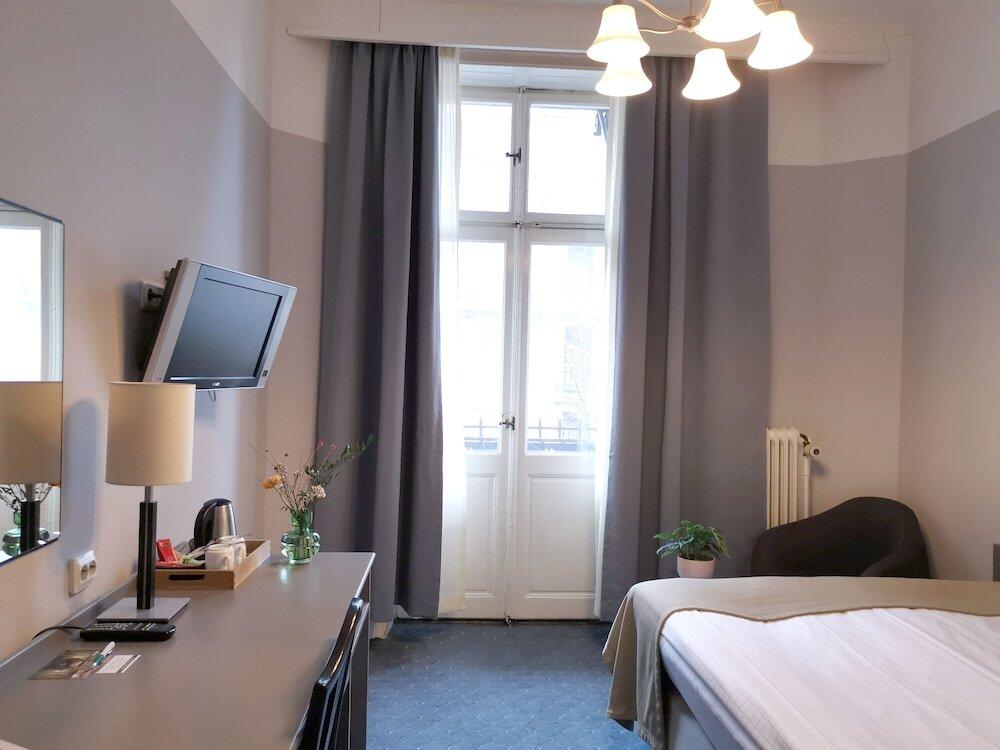 Foto de una habitación de Crystal Plaza Hotel