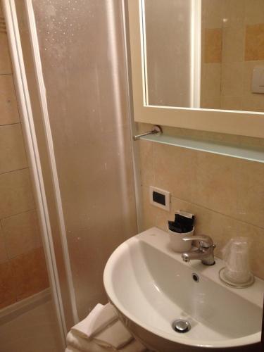 Foto del baño de Hostal Guesthouse Alloggi Agli Artisti
