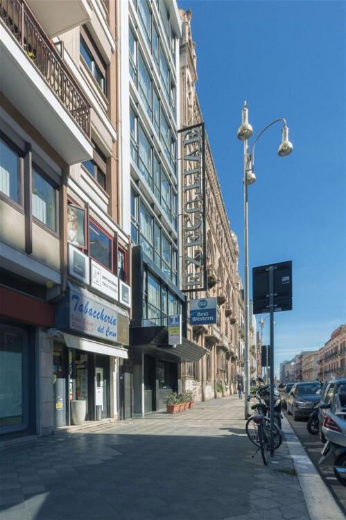 Foto del exterior de Executive Business Hotel