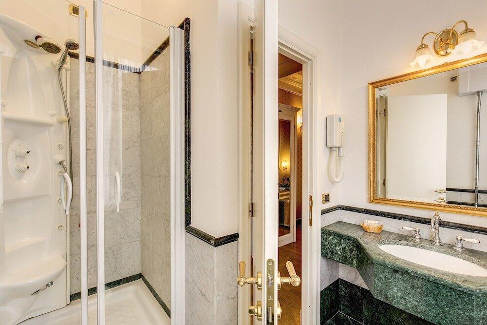 Foto del baño de Hotel La Lumiere Di Piazza Di Spagna