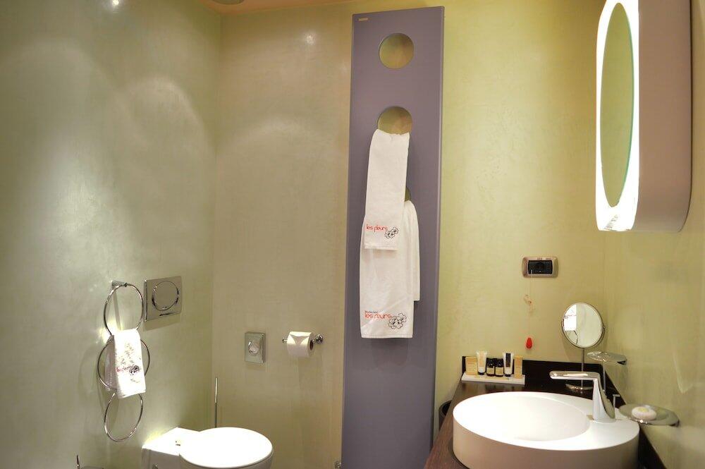 Foto del baño de Les Fleurs Boutique Hotel