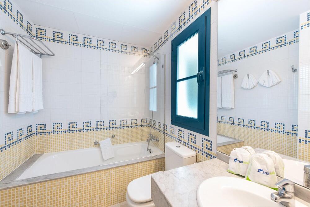 Foto del baño de Hotel THB Tropical Island