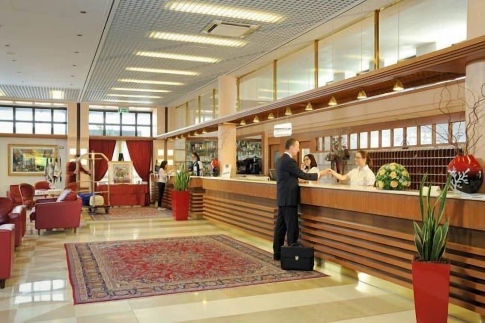 Foto de las zonas nobles de Grand Hotel la Chiusa di Chietri