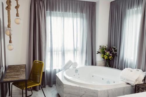 Foto de una habitación de Hotel Cuevas - Adults Only