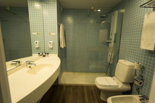 Foto del baño de THE ONE Grand Hotel da Póvoa