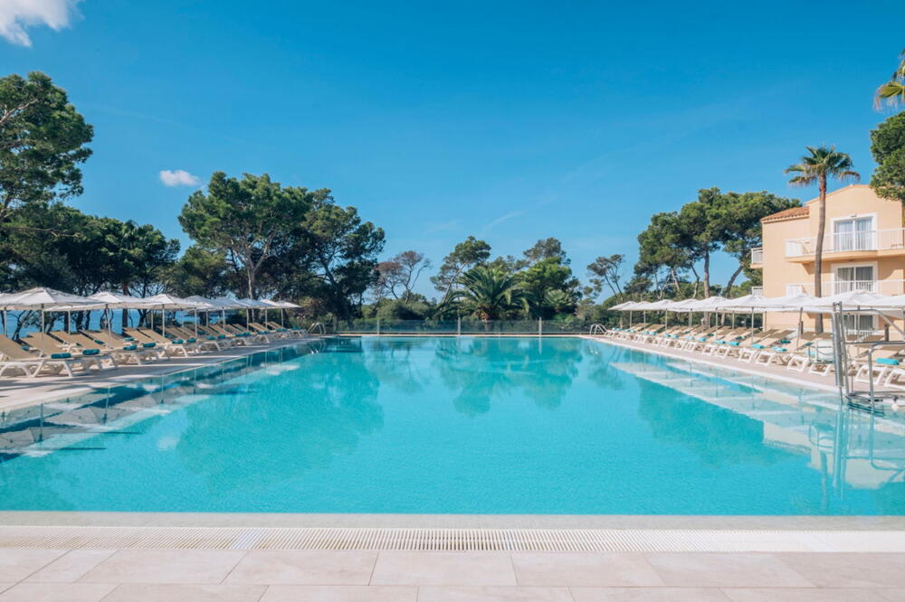 Foto de los servicios de Hotel Iberostar Waves Club Cala Barca