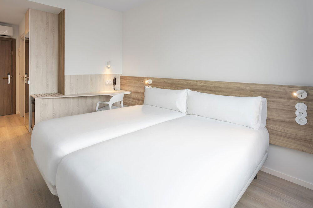 Foto de una habitación de B&amp;amp;B Hotel Lisboa Oeiras