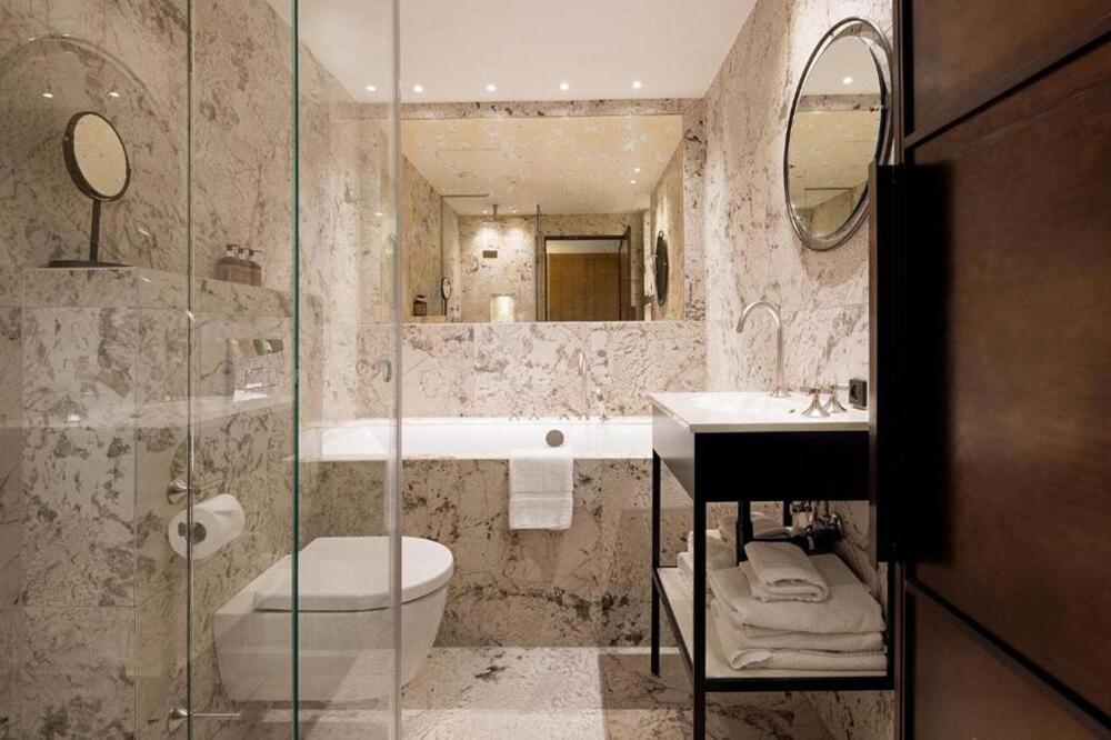 Foto del baño de Hypernym Hotel &amp;amp; Suites