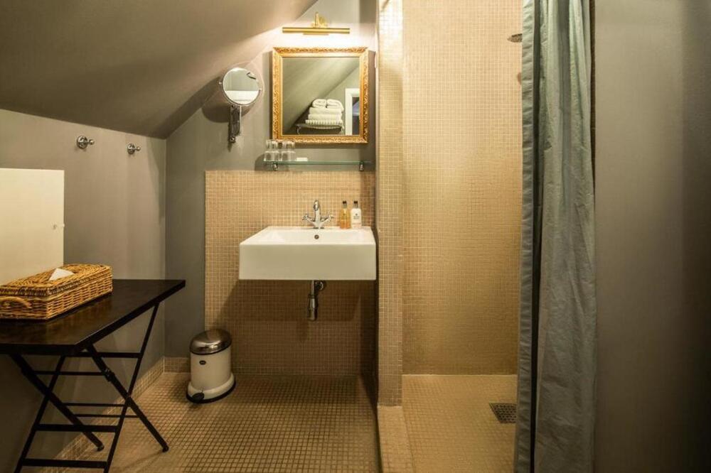 Bathroom – Villa Provence