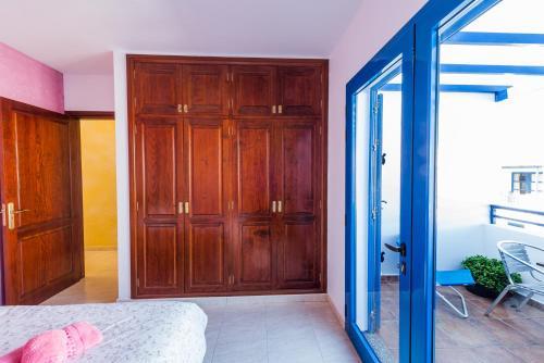 Foto de una habitación de Casas y chalets Modern beach house in Famara