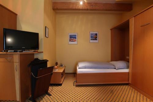 Foto de una habitación de Au P&amp;#039;tit Max - Studios hotel