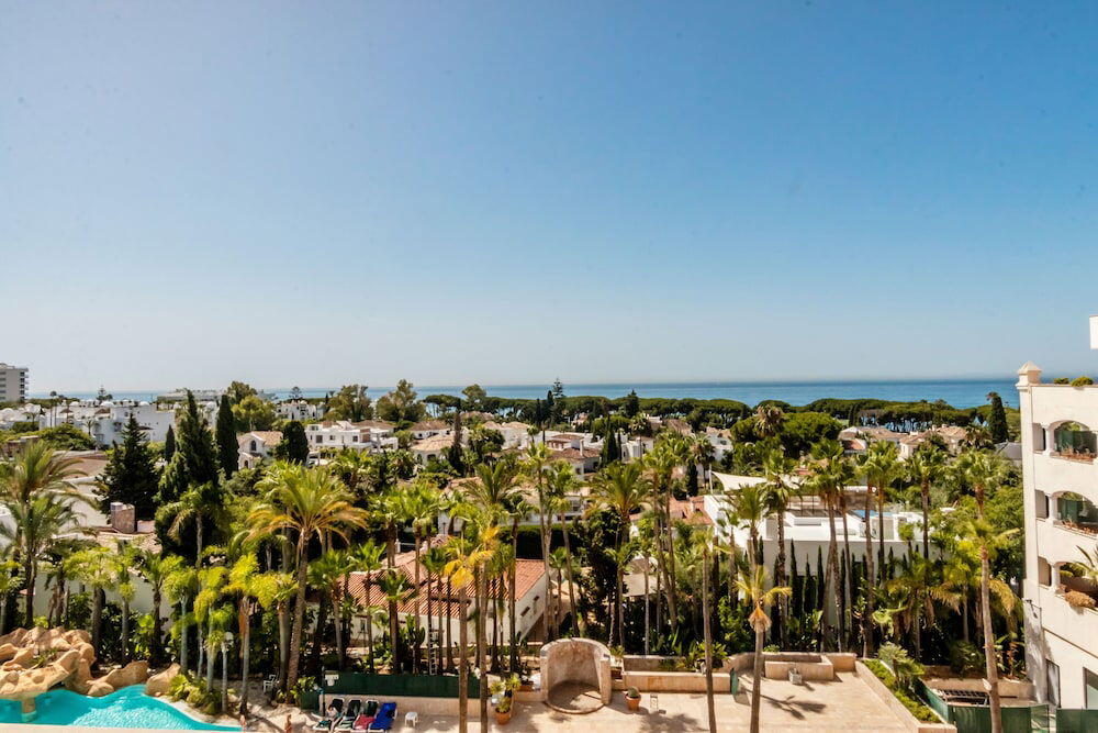 Foto de una habitación de Apartamentos Guadalpin Suites