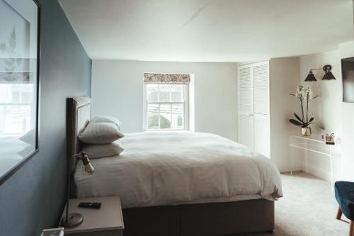 Room – The Falcon Inn