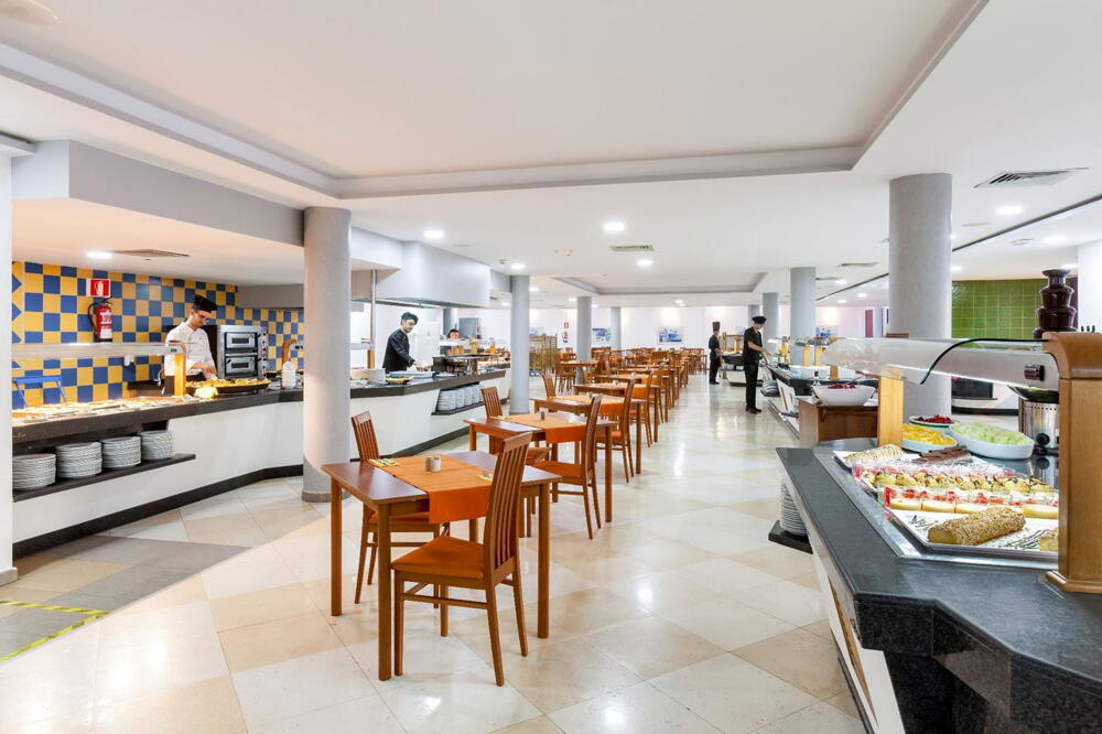 Foto de restauración de Hotel Chatur Costa Caleta