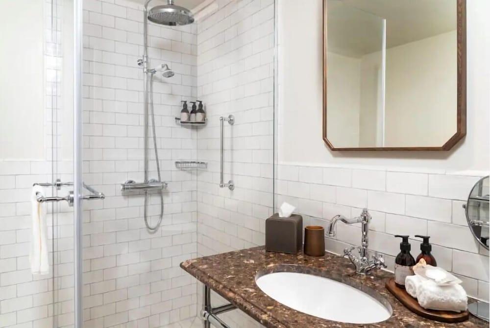 Foto del baño de Brunfels Hotel, in the Unbound Collection by Hyatt