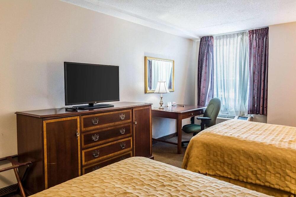 Photo – Hotel The Plaza Inn &amp;amp; Suites