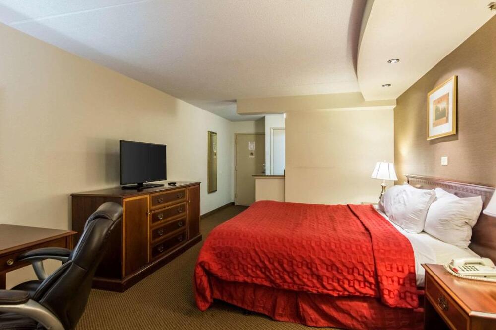 Room – Hotel The Plaza Inn &amp;amp; Suites