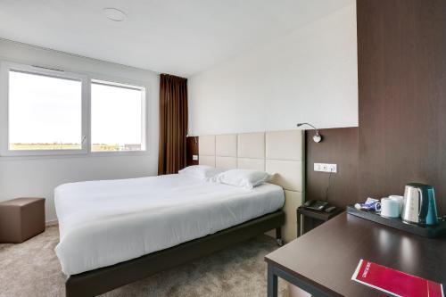 Foto de una habitación de The Originals City, Hôtel Caen Mémorial