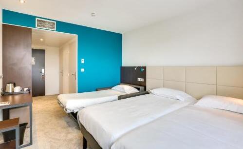 Foto de una habitación de The Originals City, Hôtel Caen Mémorial