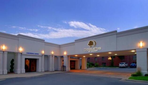 Photo – Hotel DoubleTree by Hilton Grand Rapids-Airport