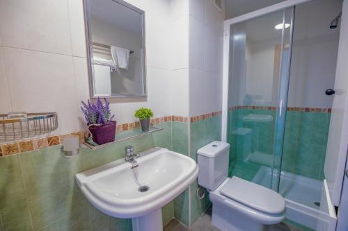 Foto del baño de Apartamentos Rentalmar Costa Verde
