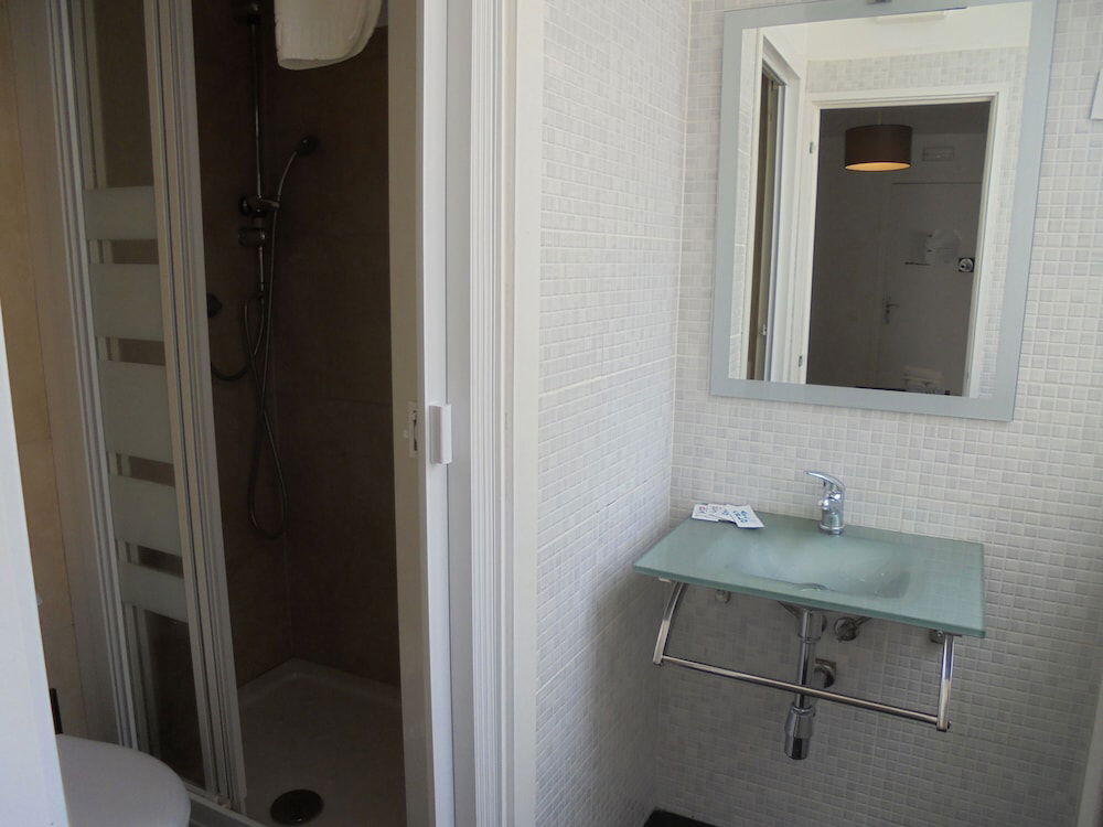 Foto del baño de Albergue Easy Sants by Bossh!