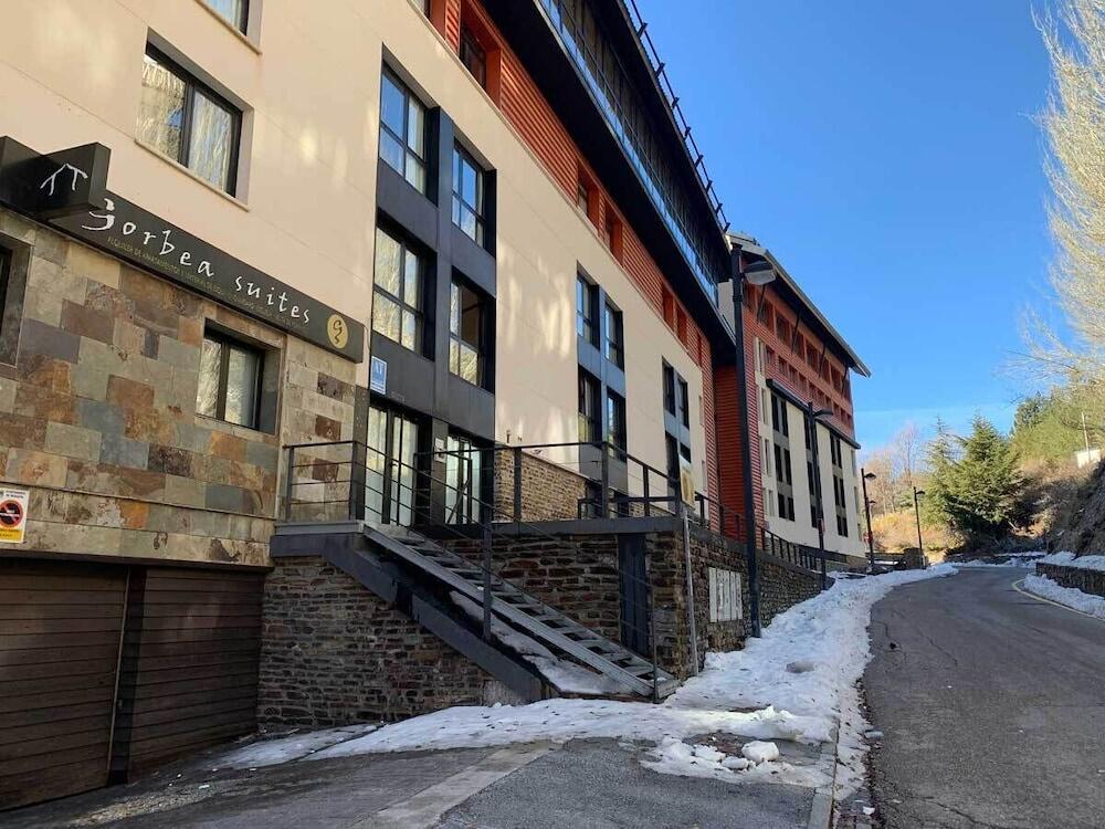Foto del exterior de Apartamentos Sabica Nevada Gorbea