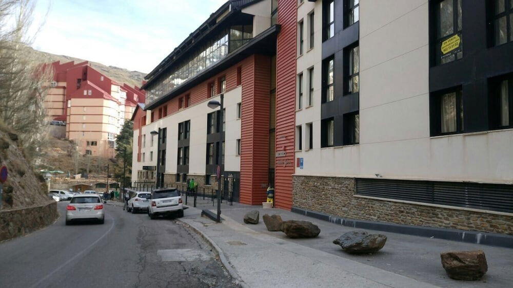 Foto del exterior de Apartamentos Sabica Nevada Gorbea