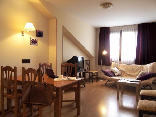 Foto de una habitación de Hotel y Apartamentos Arias