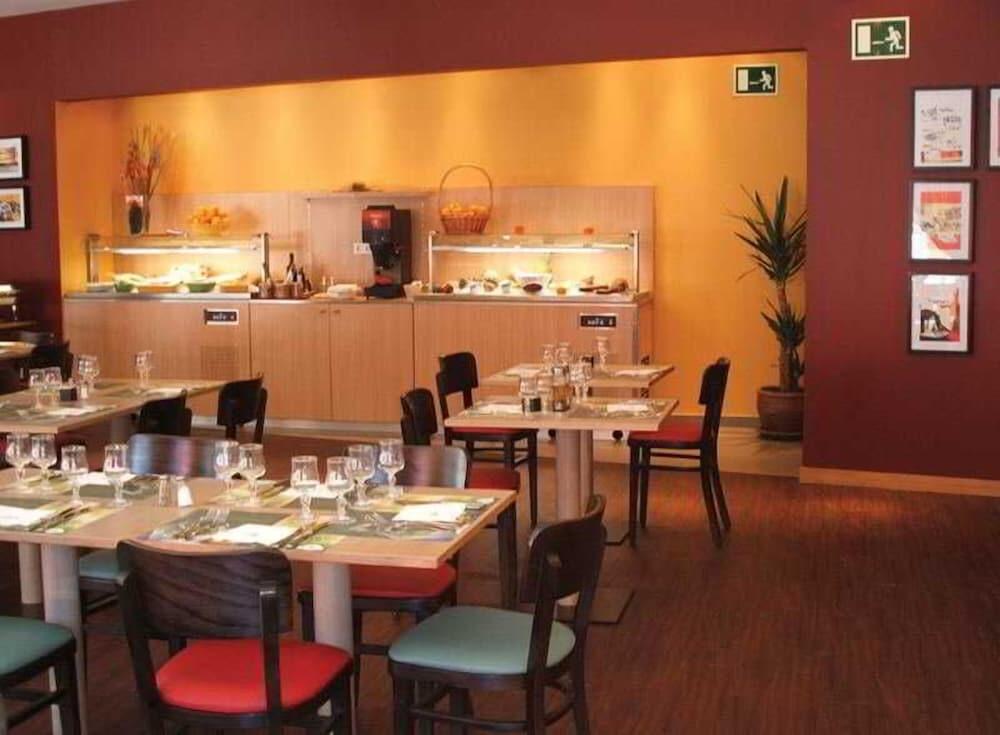 Foto de restauración de Hotel Travelodge Madrid Alcala de Henares