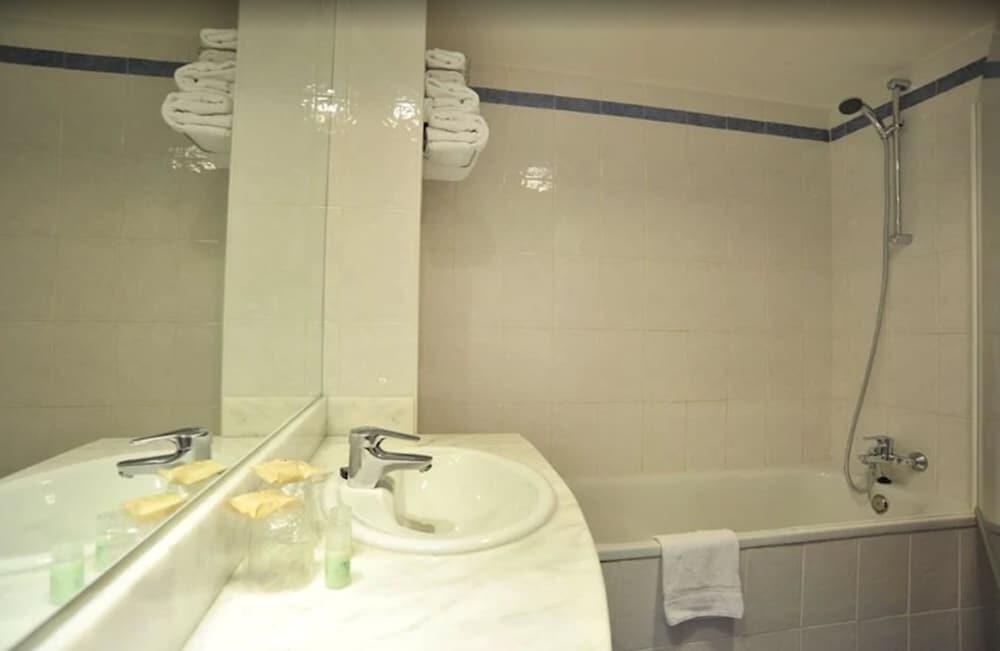 Foto del baño de Hotel Travelodge Madrid Alcala de Henares