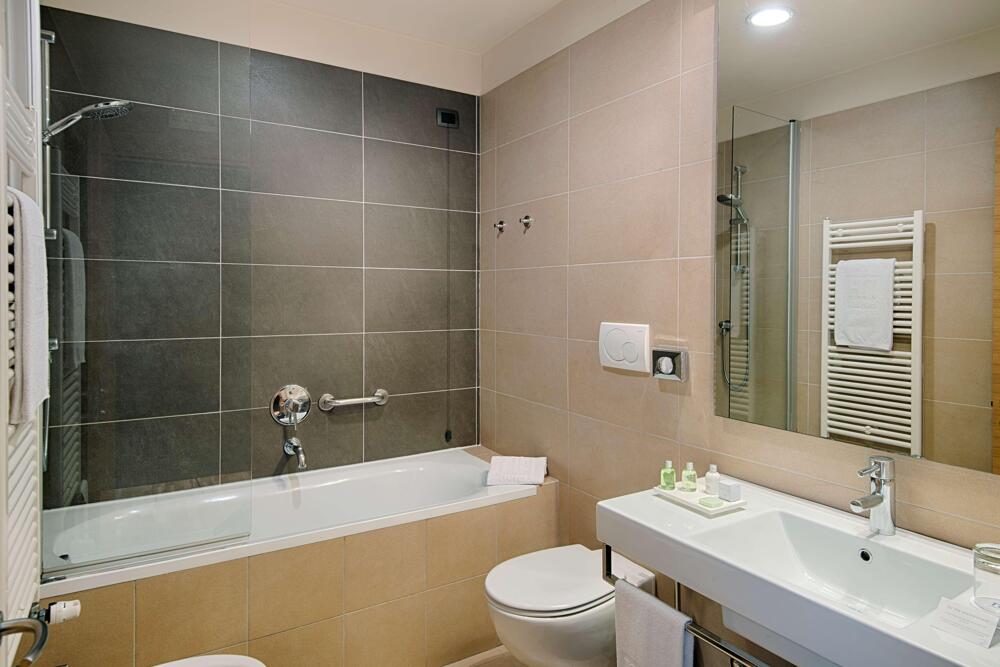 Foto del baño de AC Hotel by Marriott Milan Sesto