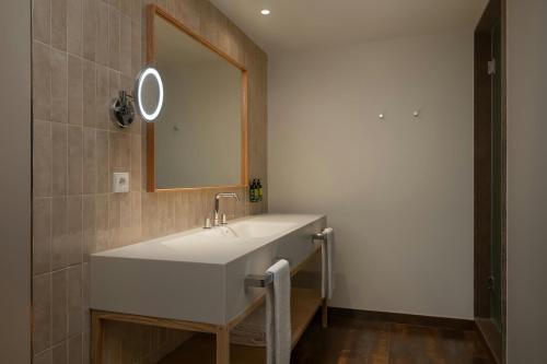 Foto del baño de Hotel Algarve Marriott Salgados Golf Resort &amp;amp; Conference Center