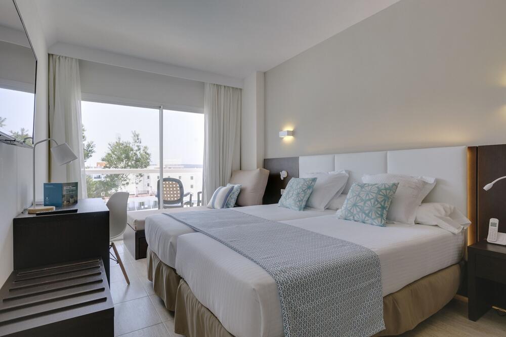 Foto de una habitación de Hotel ILUNION Palmanova Mallorca  (ex AluaSun Torrenova)