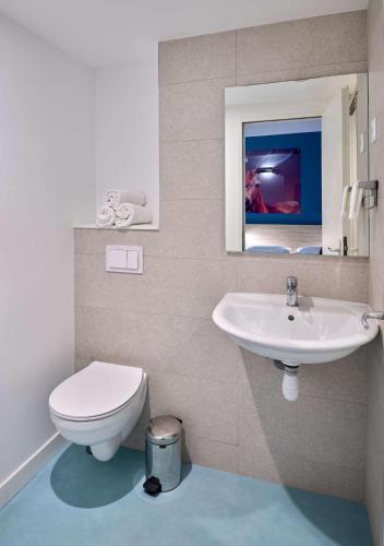 Foto del baño de Kyriad Direct Narbonne Sud