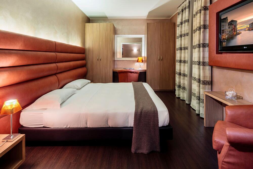Foto de una habitación de Base Hotel