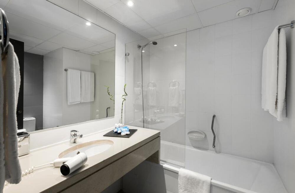 Foto del baño de Hotel TRYP by Wyndham Lisboa Caparica Mar
