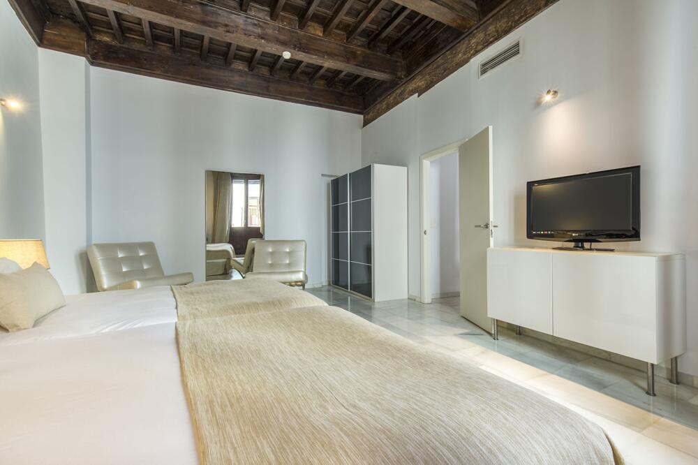 Foto de una habitación de Aparthotel tuGuest Elvira Suites