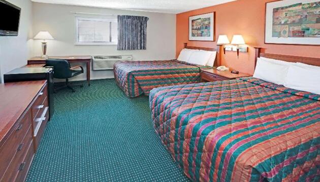 Photo – Days Inn by Wyndham Elk Grove Village Chicago